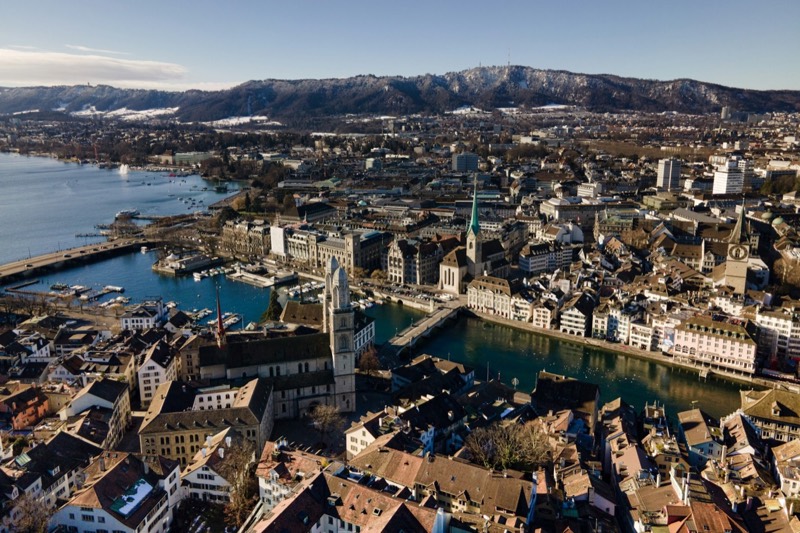 Zurich old town from above with the Limmat, Grossmünster and Lake Zurich, the Uetliberg behind in winter